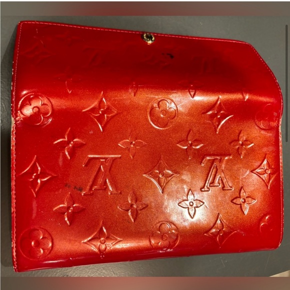 Louis Vuitton Mono Vernis Sarah Wallet in Red Patent Leather - Picture 4 of 9